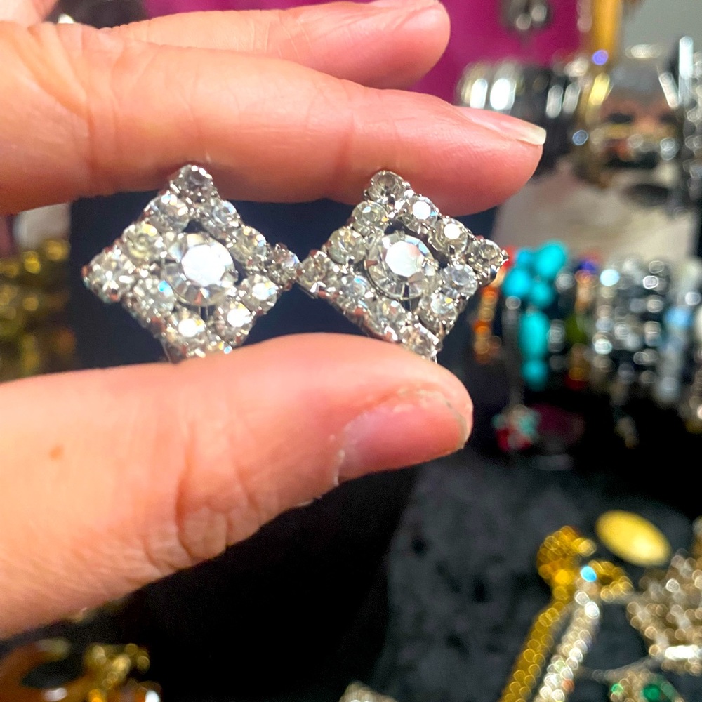 Vintage clear rhinestones glass clip on earrings